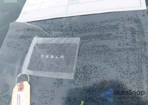 2026 Tesla Model Y Long Range Launch Series/Premium All-Wheel Drive z USA, uszkodzony, nr VIN 7SAYGDEE7TA409211